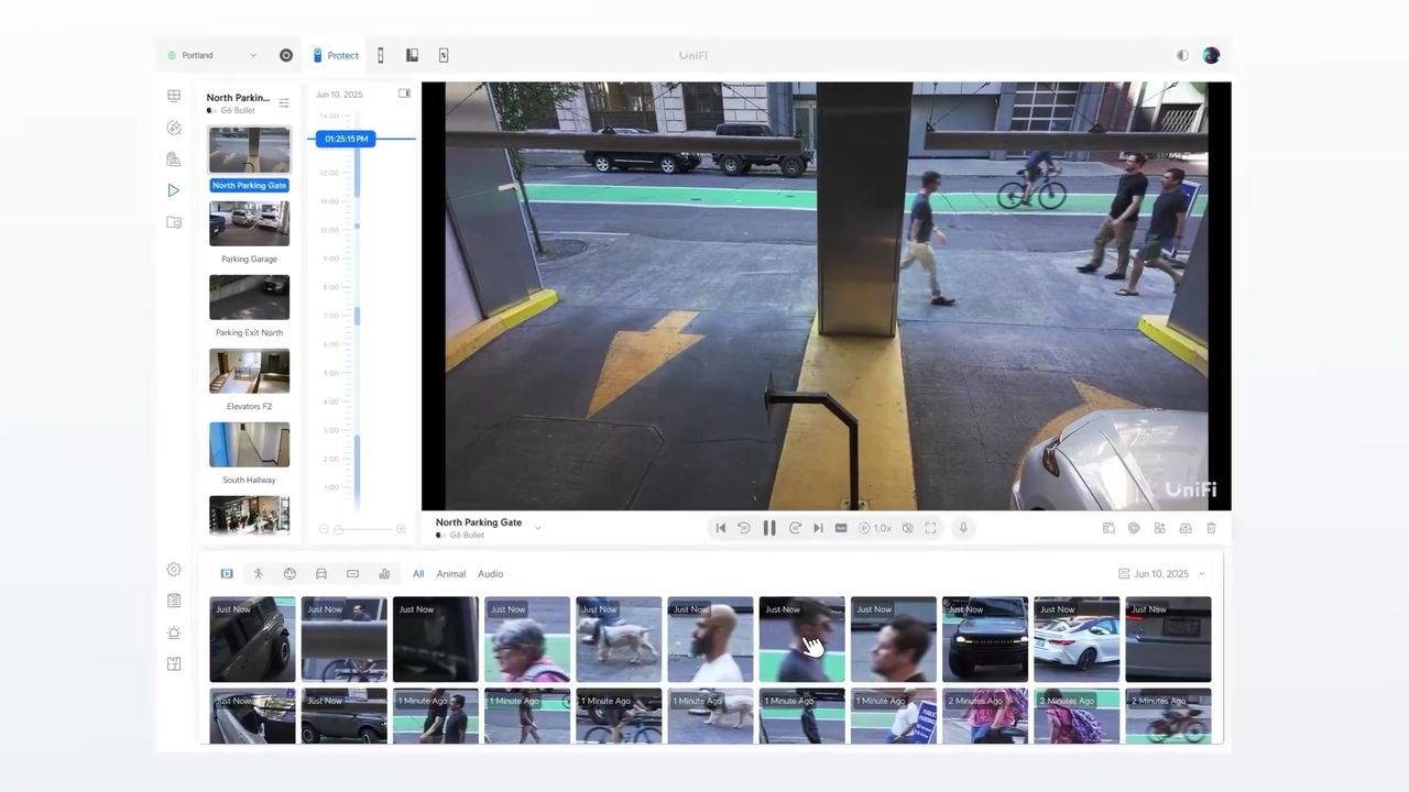 Tela do UniFi Protect com linha do tempo e miniaturas de pessoas e veículos detectados